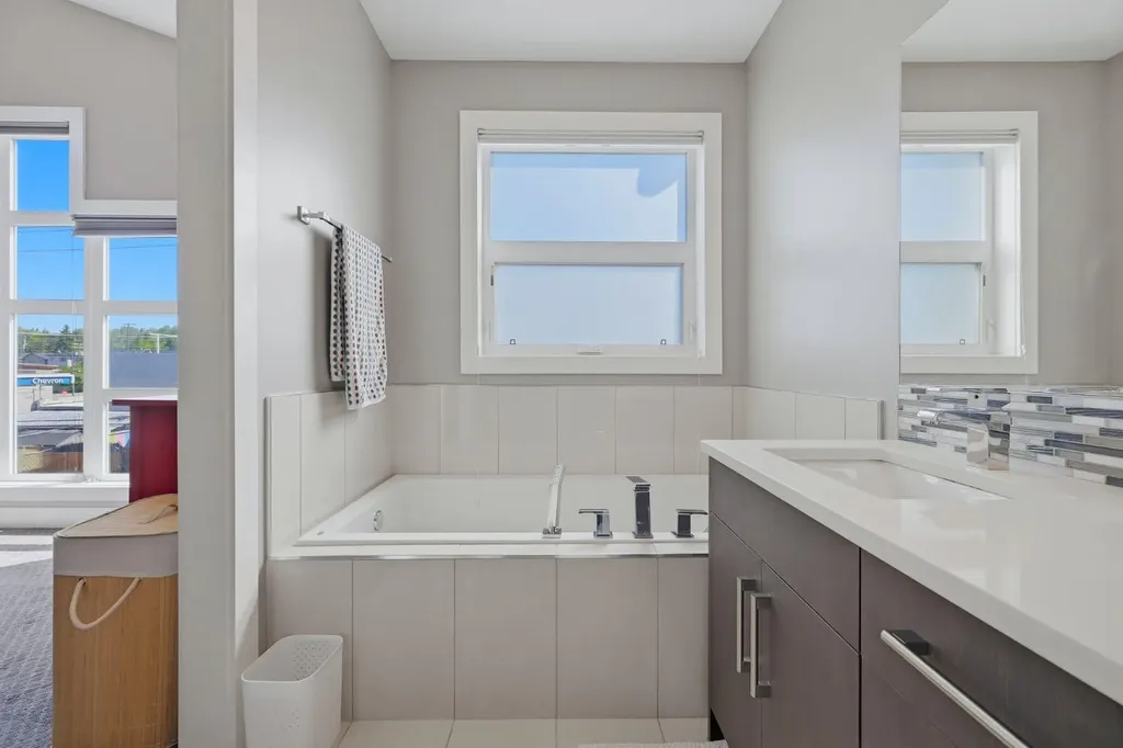 4620 17 Avenue NW Calgary AB T3B 0P3