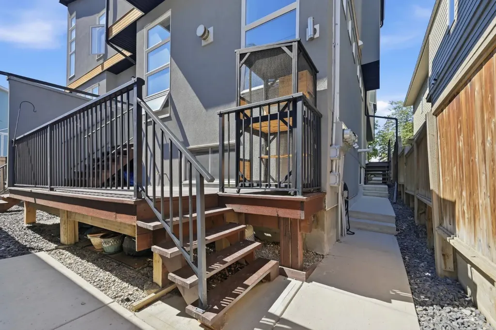 4620 17 Avenue NW Calgary AB T3B 0P3