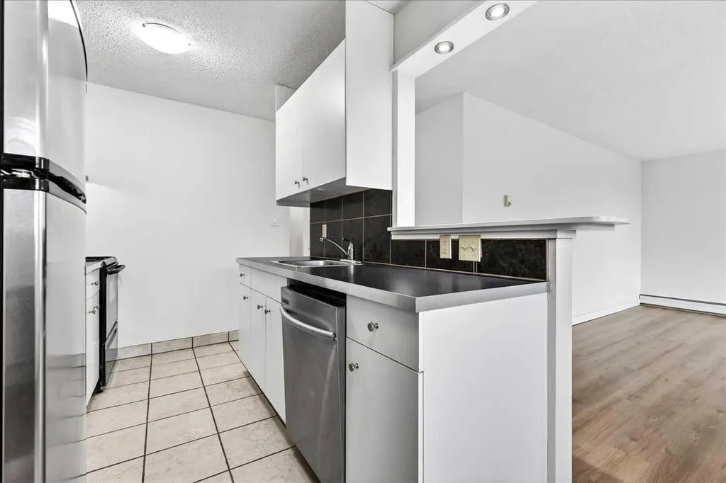 635 57 Avenue SW Calgary AB T2V 0H5