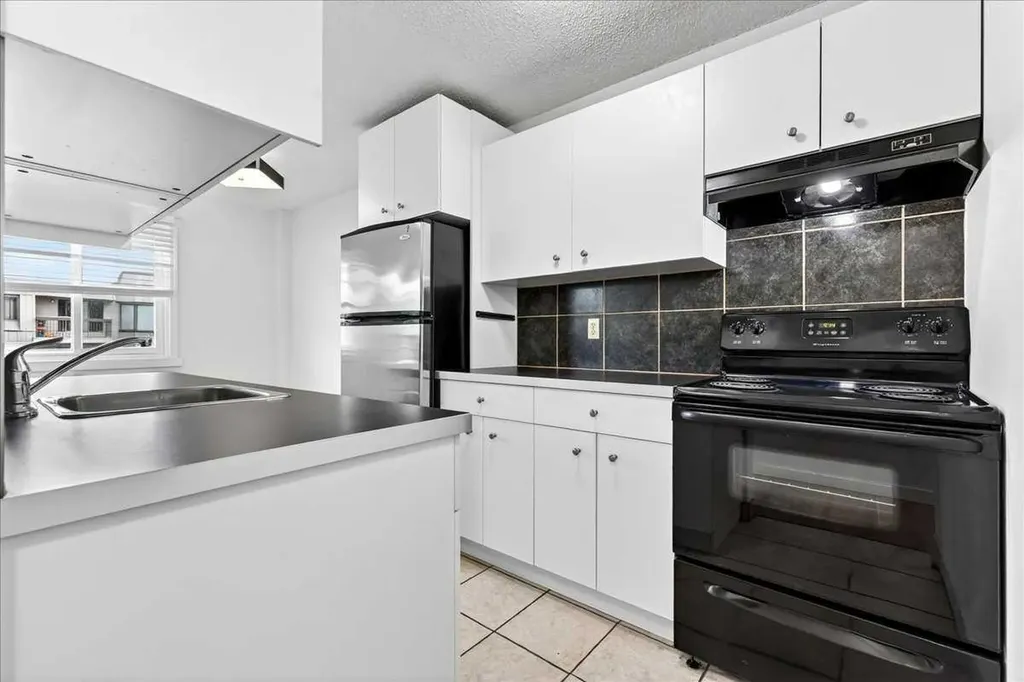 635 57 Avenue SW Calgary AB T2V 0H5