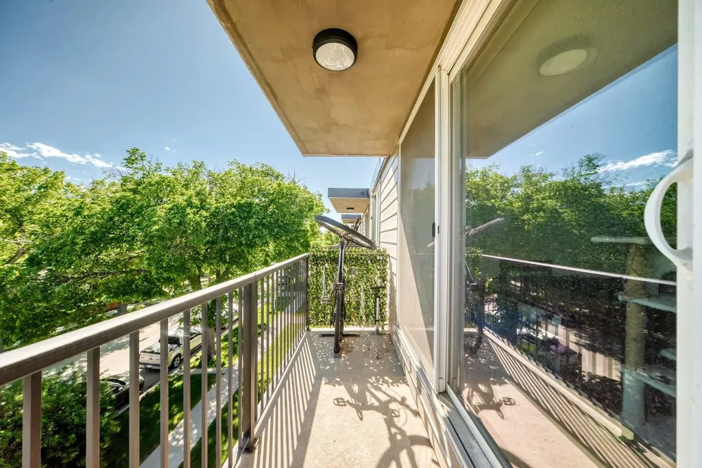 310 4 Avenue NE Calgary AB T2E0J5