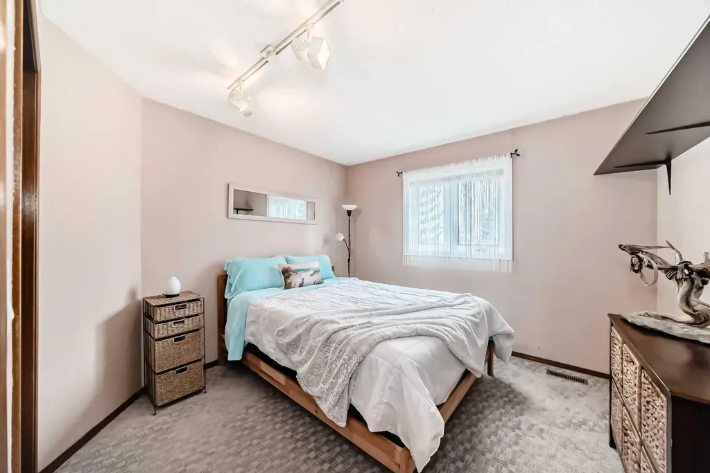 481 Sunmills Drive SE Calgary AB T2X 2T5