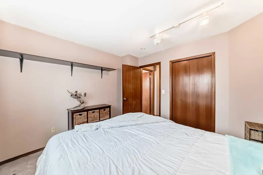 481 Sunmills Drive SE Calgary AB T2X 2T5