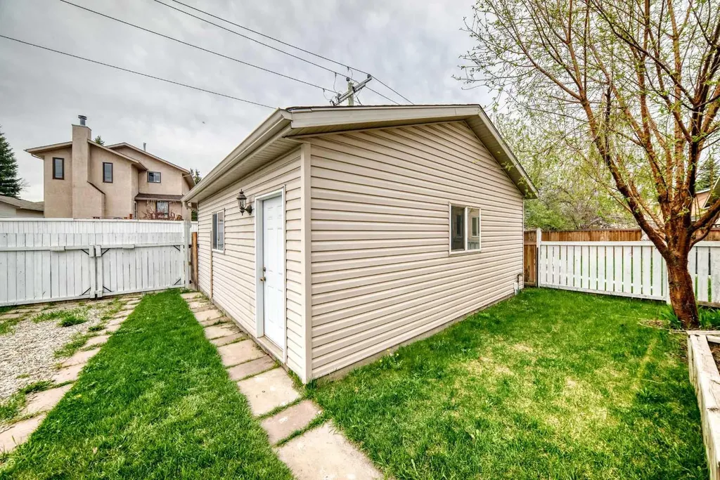 481 Sunmills Drive SE Calgary AB T2X 2T5