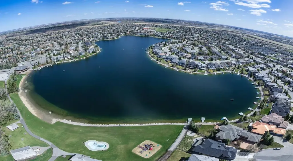 481 Sunmills Drive SE Calgary AB T2X 2T5