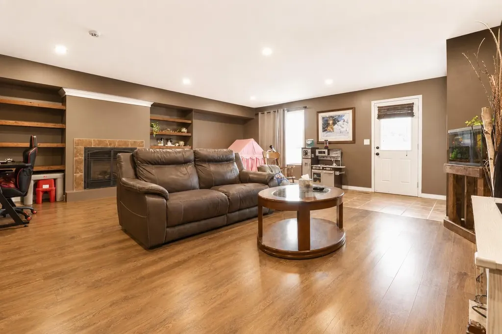 8818 65 Avenue Grande Prairie AB T8W 2X5