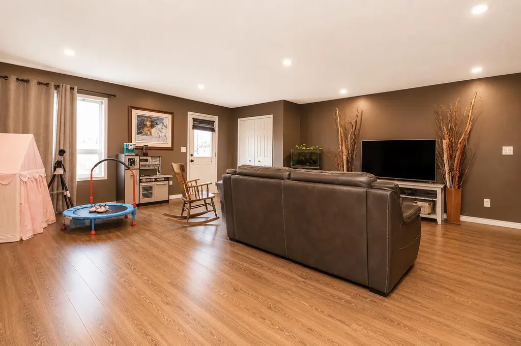 8818 65 Avenue Grande Prairie AB T8W 2X5
