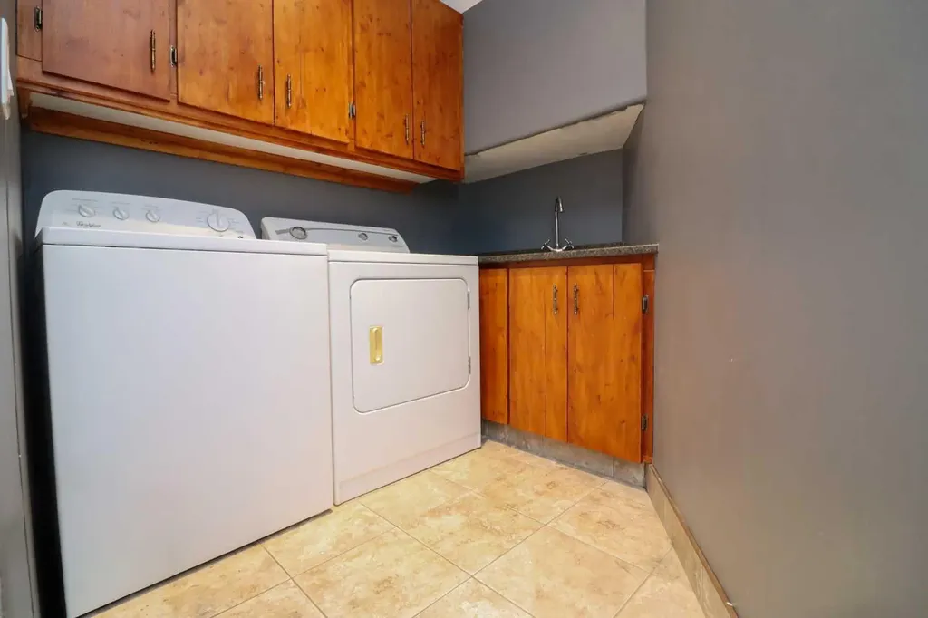 8818 65 Avenue Grande Prairie AB T8W 2X5