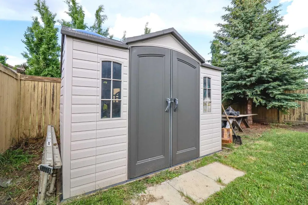 8818 65 Avenue Grande Prairie AB T8W 2X5