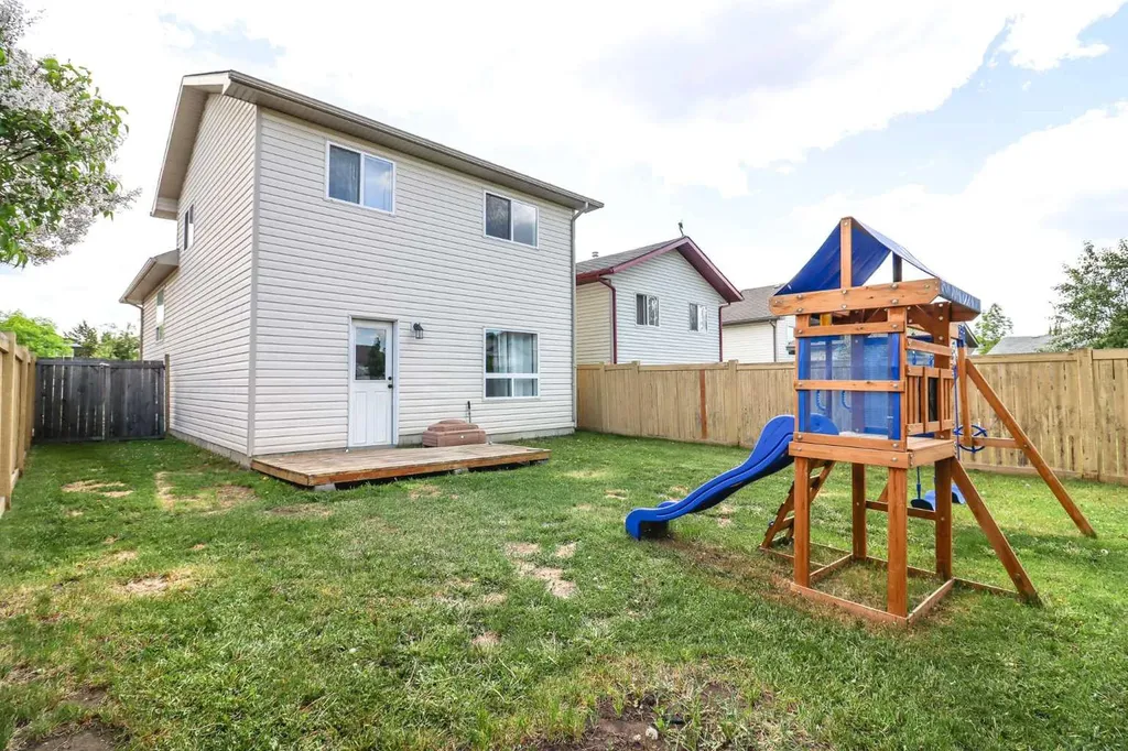 8818 65 Avenue Grande Prairie AB T8W 2X5