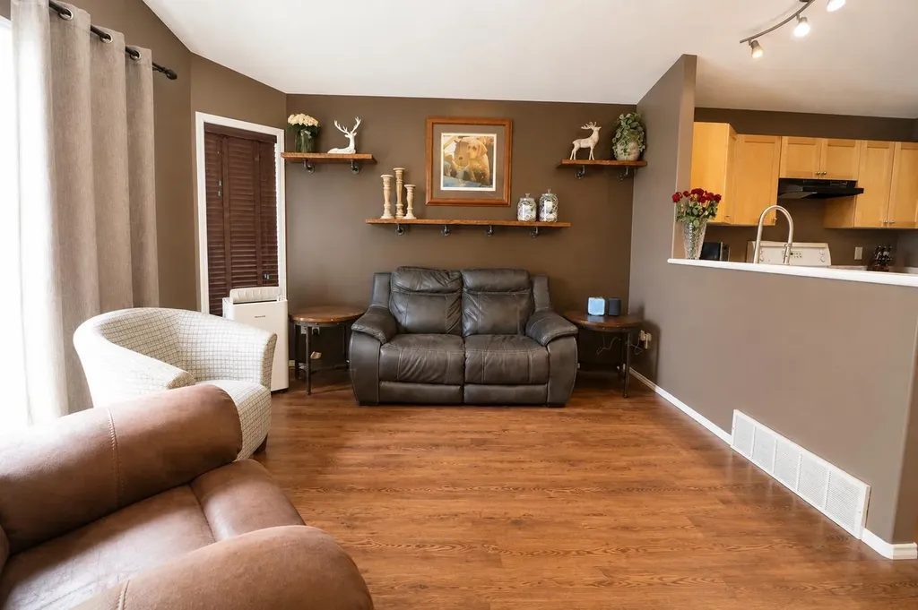 8818 65 Avenue Grande Prairie AB T8W 2X5
