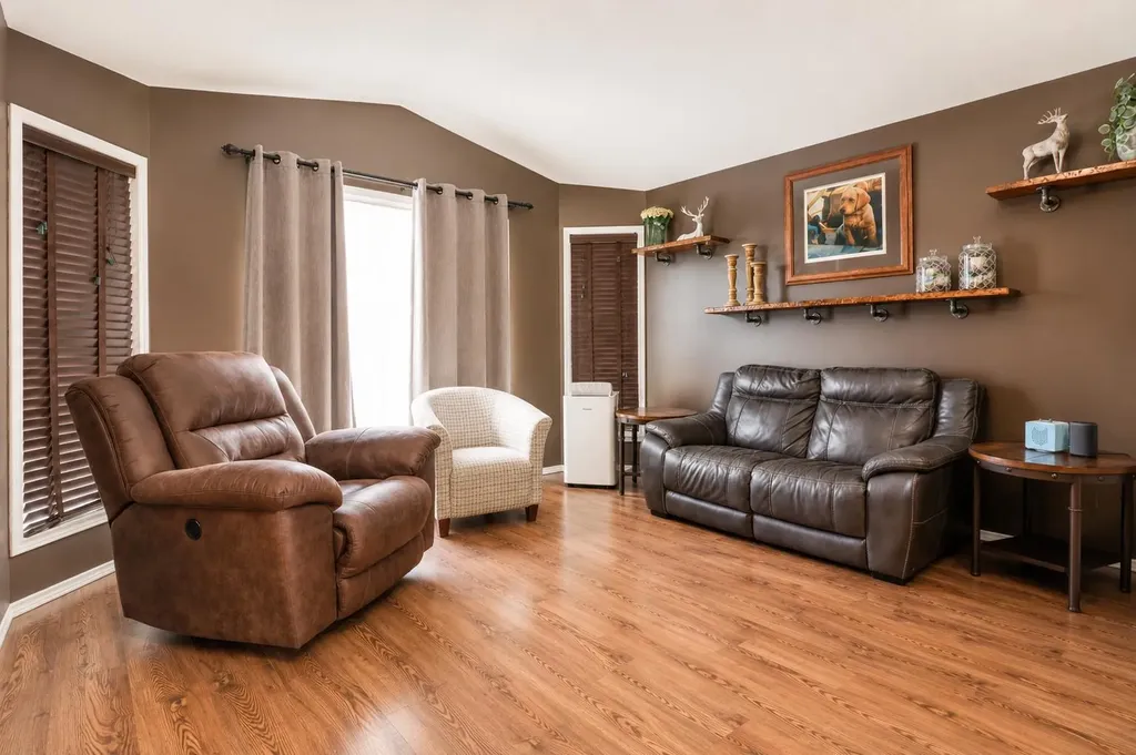8818 65 Avenue Grande Prairie AB T8W 2X5