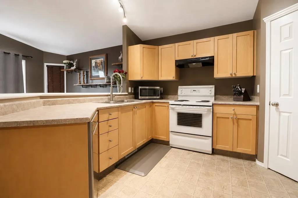8818 65 Avenue Grande Prairie AB T8W 2X5