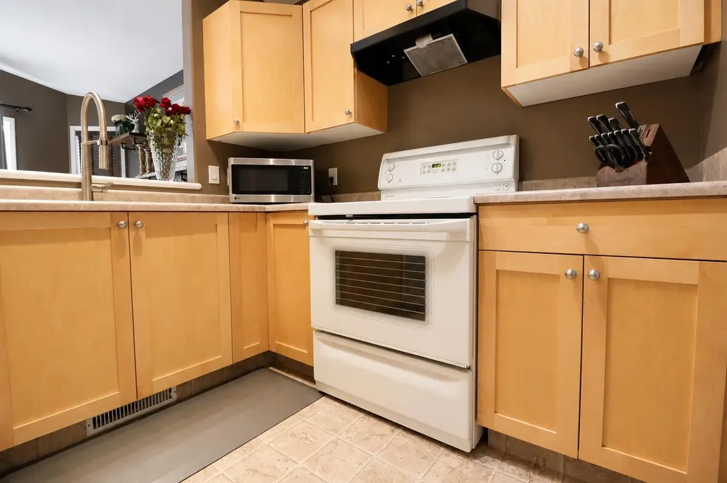 8818 65 Avenue Grande Prairie AB T8W 2X5