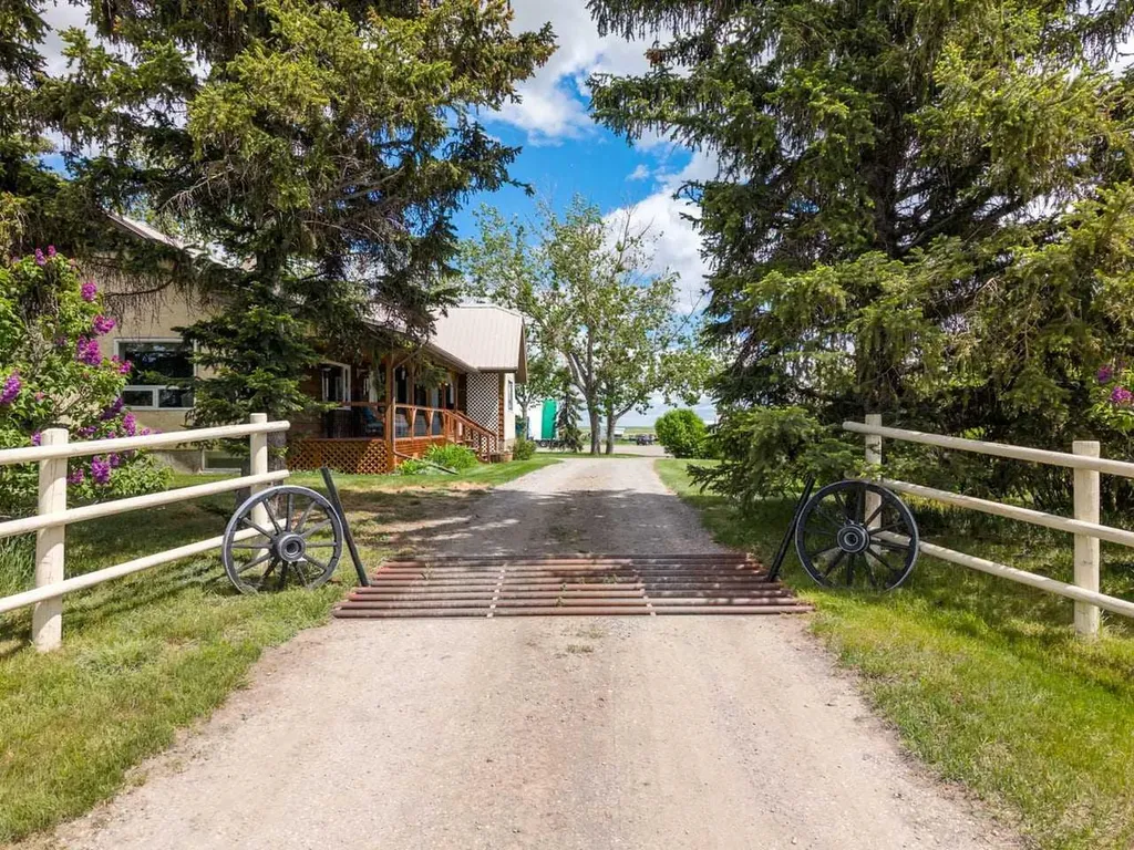80060 475 Avenue E Rural Foothills County AB T1V1M3
