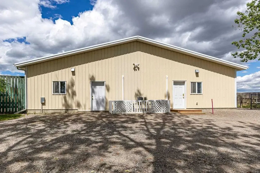 80060 475 Avenue E Rural Foothills County AB T1V1M3