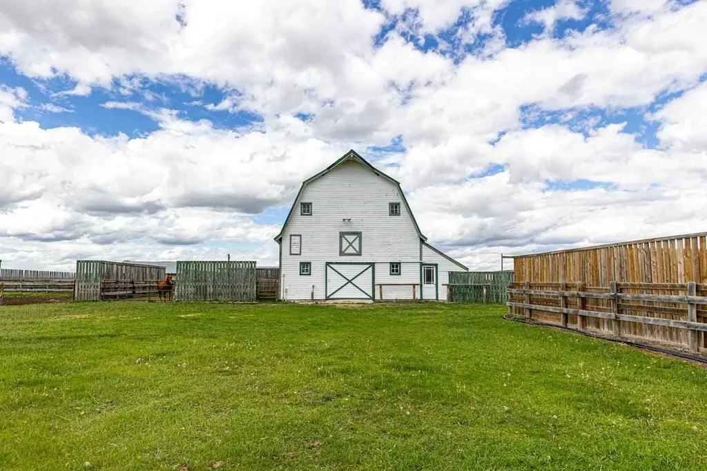 80060 475 Avenue E Rural Foothills County AB T1V1M3