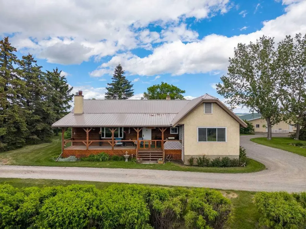 80060 475 Avenue E Rural Foothills County AB T1V1M3