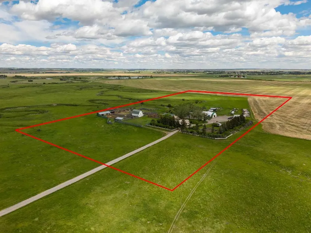 80060 475 Avenue E Rural Foothills County AB T1V1M3
