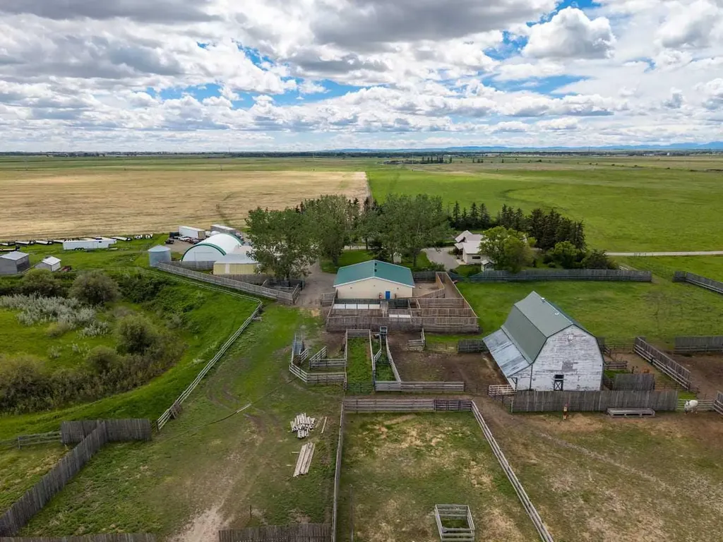 80060 475 Avenue E Rural Foothills County AB T1V1M3