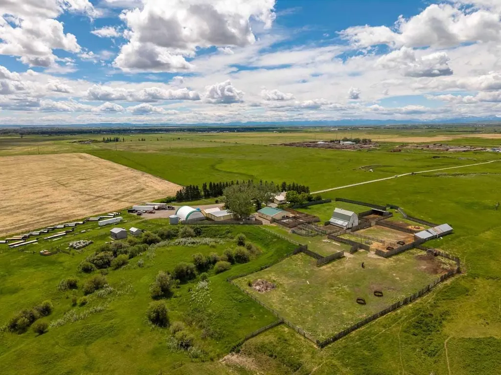 80060 475 Avenue E Rural Foothills County AB T1V1M3