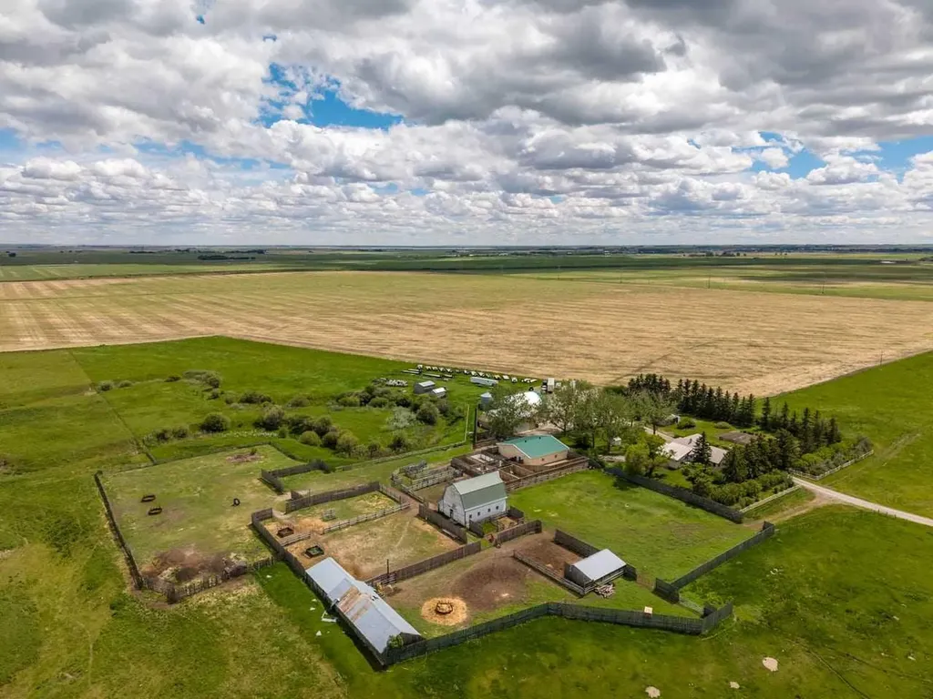 80060 475 Avenue E Rural Foothills County AB T1V1M3