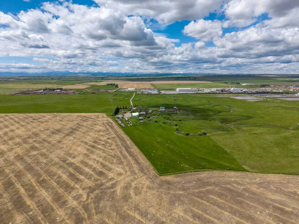 80060 475 Avenue E Rural Foothills County AB T1V1M3