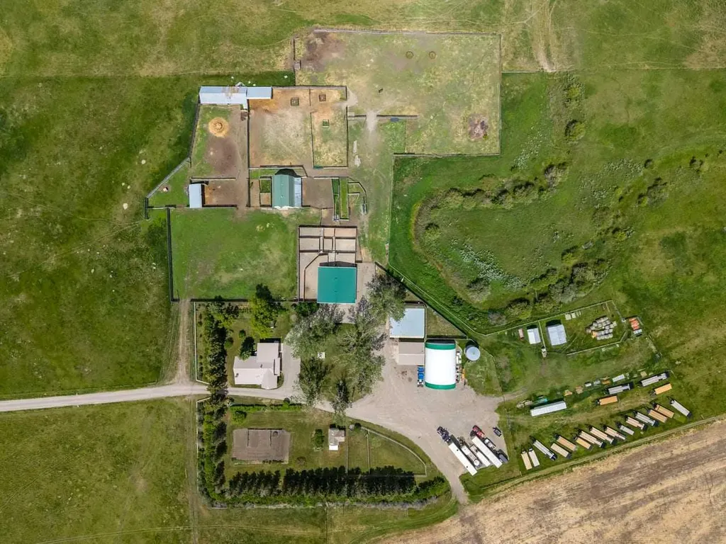 80060 475 Avenue E Rural Foothills County AB T1V1M3