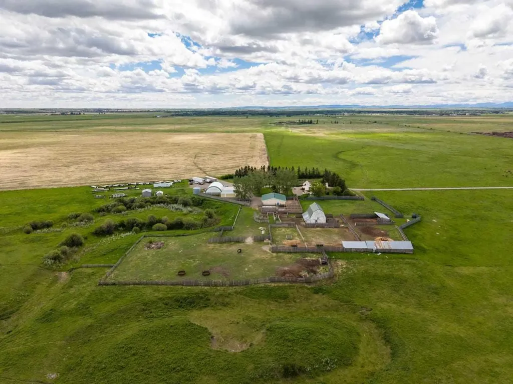 80060 475 Avenue E Rural Foothills County AB T1V1M3