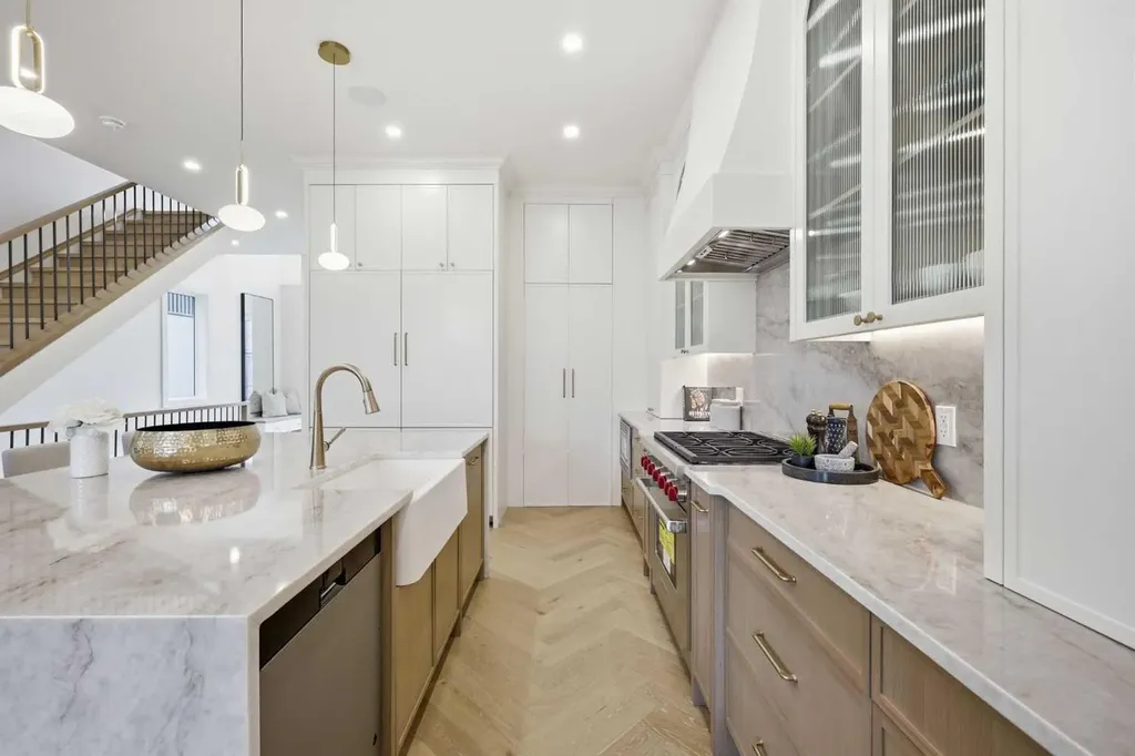2131 29 Avenue SW Calgary AB T2T 1N6