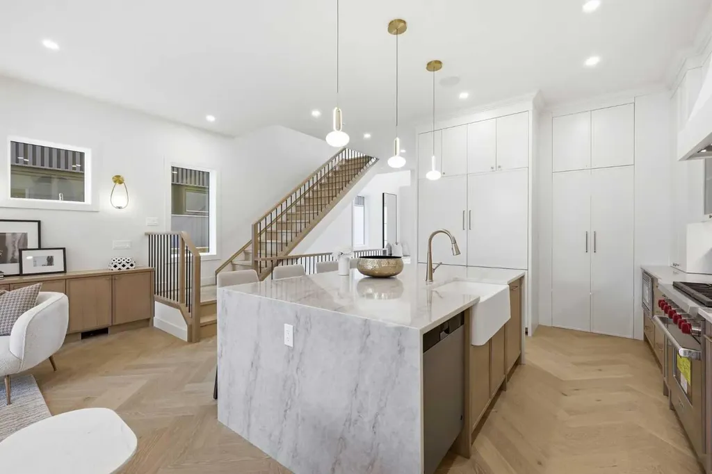 2131 29 Avenue SW Calgary AB T2T 1N6