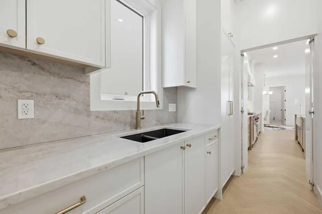 2131 29 Avenue SW Calgary AB T2T 1N6