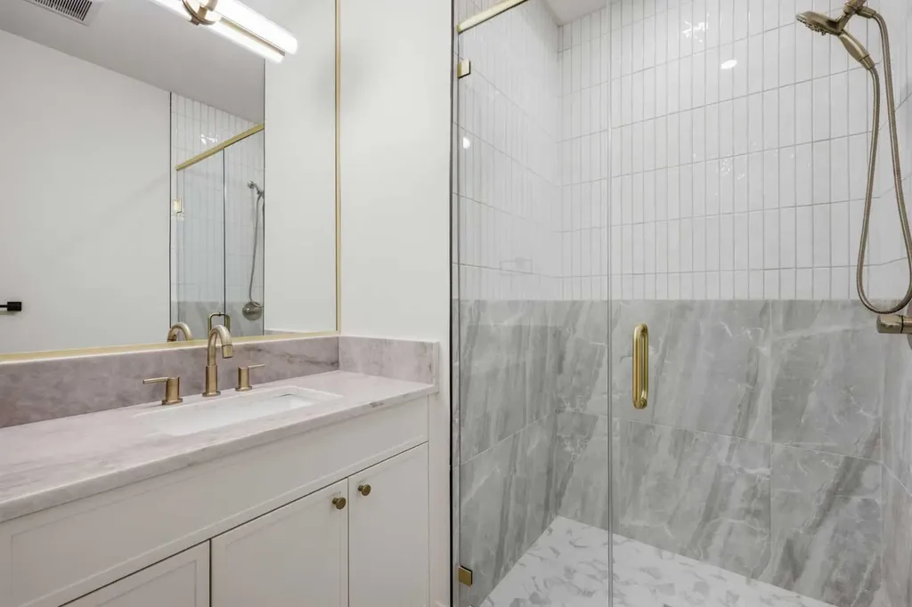2131 29 Avenue SW Calgary AB T2T 1N6
