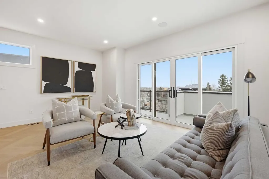 2131 29 Avenue SW Calgary AB T2T 1N6
