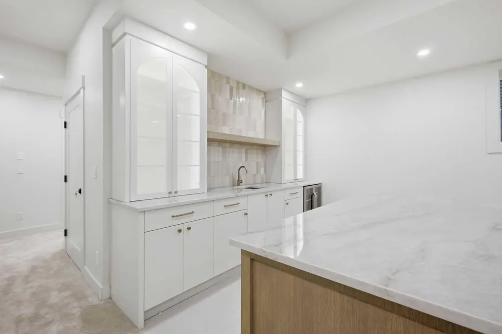 2131 29 Avenue SW Calgary AB T2T 1N6