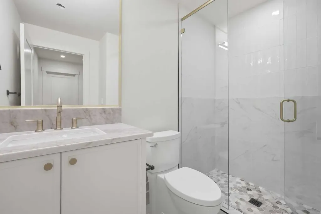 2131 29 Avenue SW Calgary AB T2T 1N6