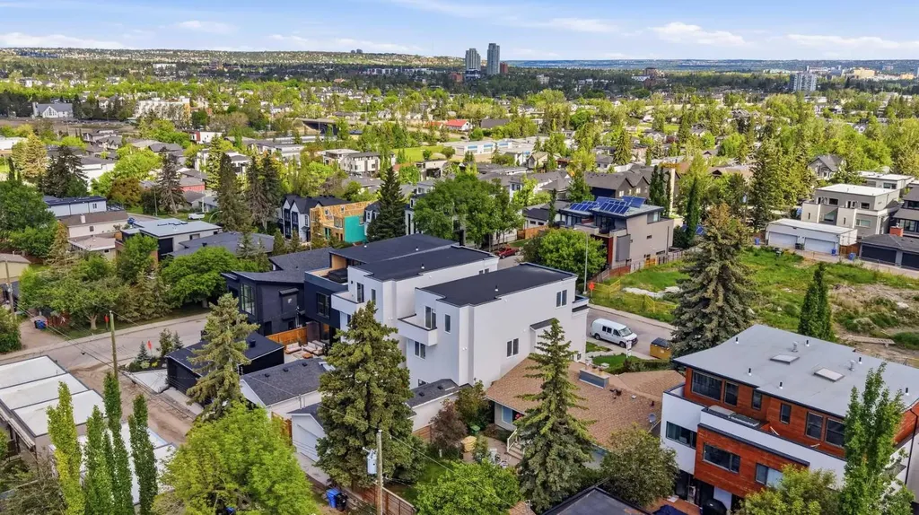 2131 29 Avenue SW Calgary AB T2T 1N6