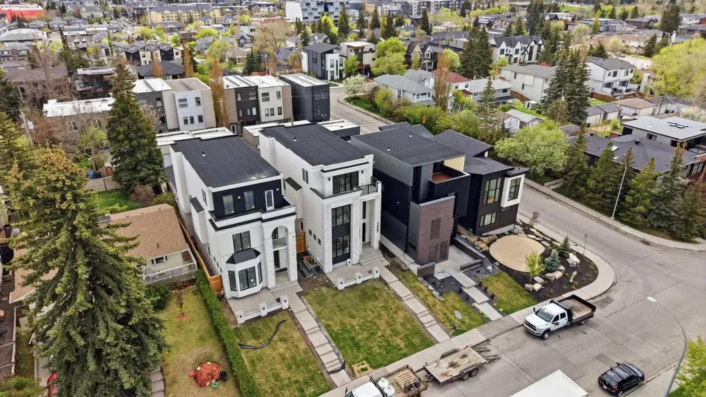 2131 29 Avenue SW Calgary AB T2T 1N6