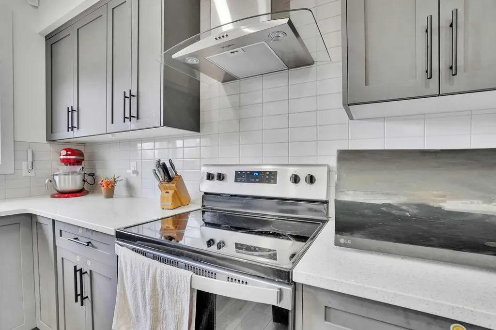 195 Savoy Landing SE Calgary AB T3M 2M6