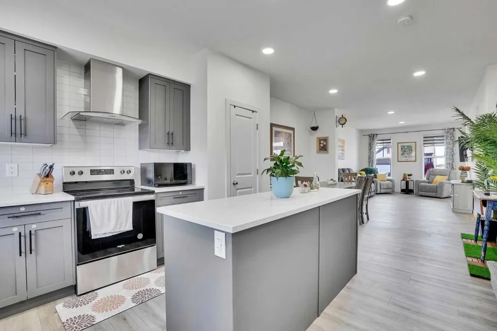195 Savoy Landing SE Calgary AB T3M 2M6
