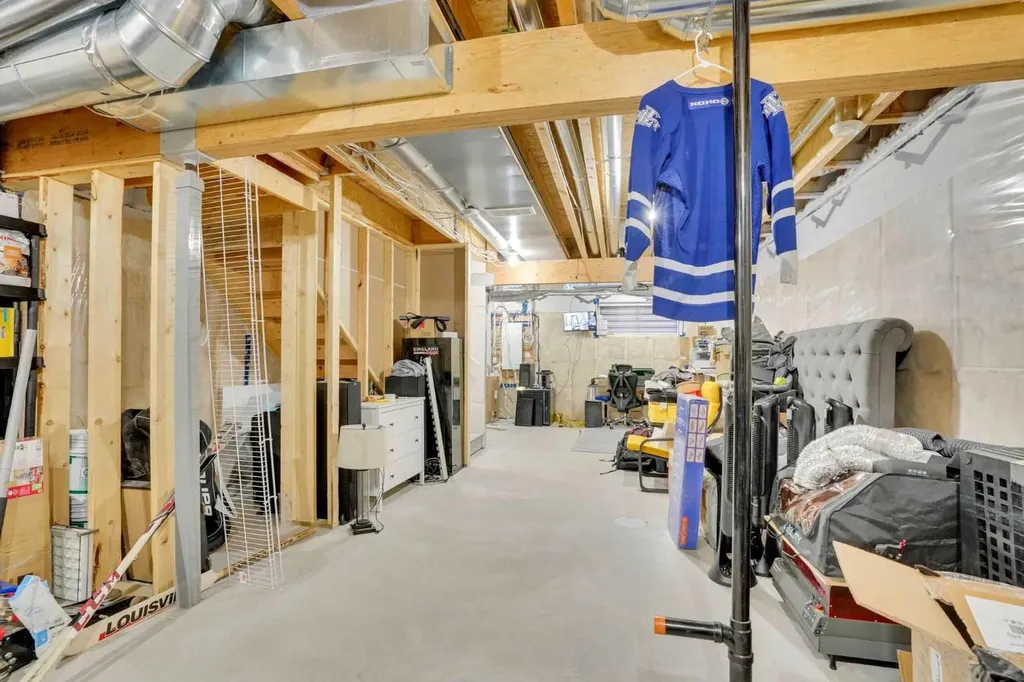 195 Savoy Landing SE Calgary AB T3M 2M6