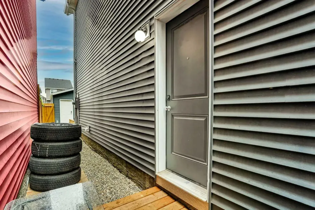 195 Savoy Landing SE Calgary AB T3M 2M6