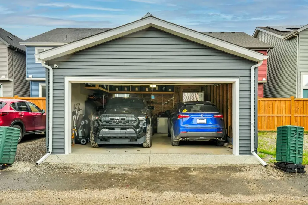 195 Savoy Landing SE Calgary AB T3M 2M6
