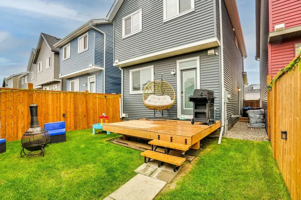195 Savoy Landing SE Calgary AB T3M 2M6