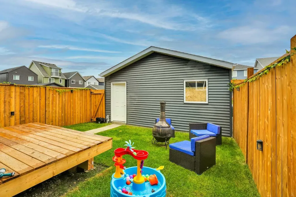 195 Savoy Landing SE Calgary AB T3M 2M6