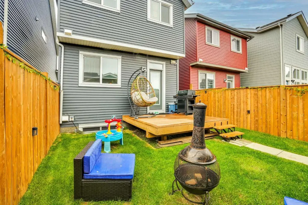 195 Savoy Landing SE Calgary AB T3M 2M6