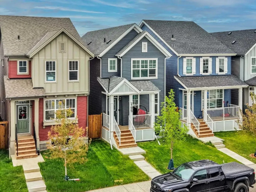195 Savoy Landing SE Calgary AB T3M 2M6