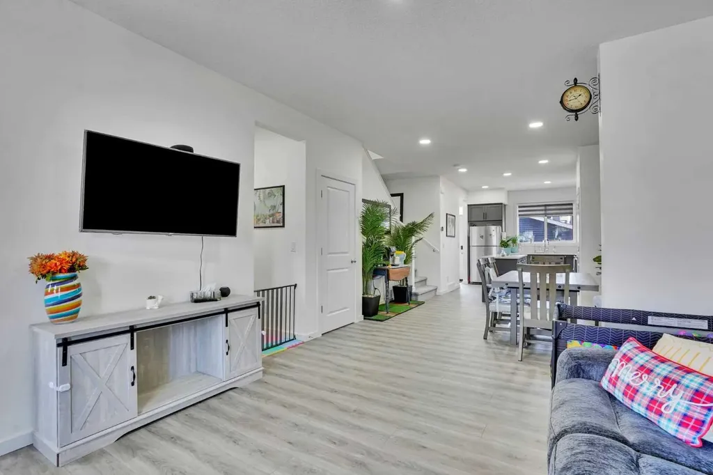 195 Savoy Landing SE Calgary AB T3M 2M6