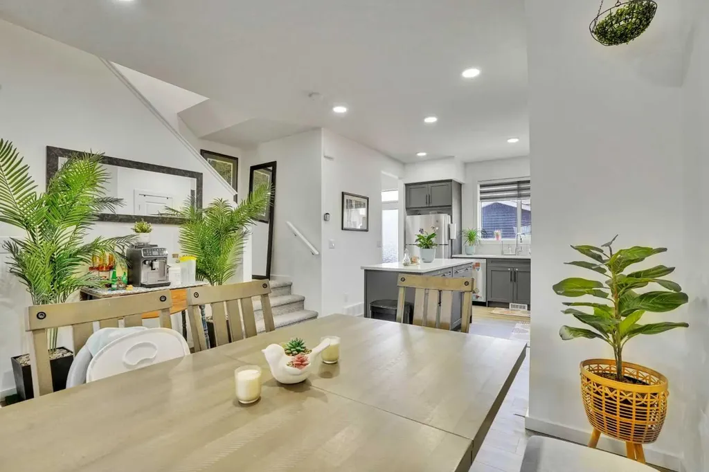 195 Savoy Landing SE Calgary AB T3M 2M6