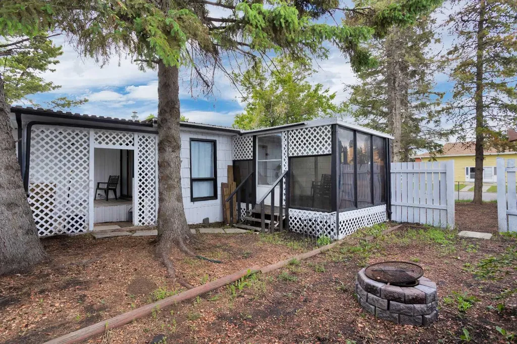 4715 46 Street Innisfail AB T4G 1N9